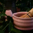 Accesoriile pentru matcha: chasen, chawan și cum alegi un set potrivit