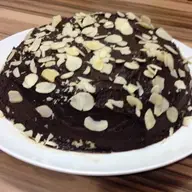 Tort cu glazura de ciocolata raw