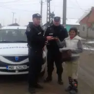 Geantă cu acte, bani si carduri cancare casită de Jandarmii din Chișineu-Criș