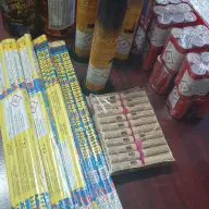 560 pachete cu țigări netimbrate și 5.226 bucăți petarde, au fost confiscate