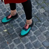 Cum să fii elegantă fără să porți pantofi cu toc înalt? Iată 3 tipuri de încălțăminte pentru care poți opta!