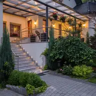 Cumpararea unei case la cheie cu servicii de landscaping pentru pavaje cu efect wow