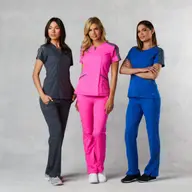 De ce uniformele Cherokee Workwear Revolution sunt best seller în domeniul medical
