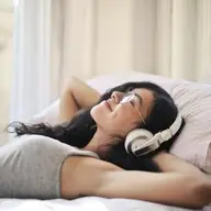 Ești pasionat de muzică? 5 accesorii în care trebuie să investești