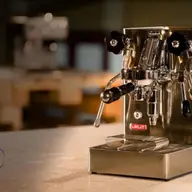 Vezi aici espressoare manuale calitative, de pe site-ul Edream!