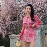 Cum să alegi rochia cu imprimeuri florale perfectă pentru evenimentele de vară