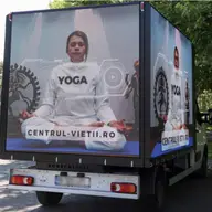 Tehnologii moderne în publicitatea luminoasă outdoor: maximizarea vizibilității brandului clientului