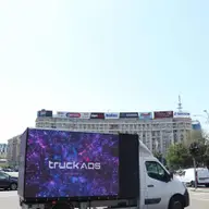 Revoluționează-ți brandul cu publicitatea luminoasă outdoor: tehnologii și avantaje
