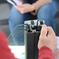 Termopane cu protecție fonică sporită: soluții pentru zonele zgomotoase
