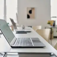 De ce laptopurile workstation sunt preferate în industrii tehnice