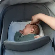 Ce verifici la un cărucior pentru copii înainte să îl cumperi