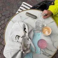 Pentru pauzele dintre destinațiile verii