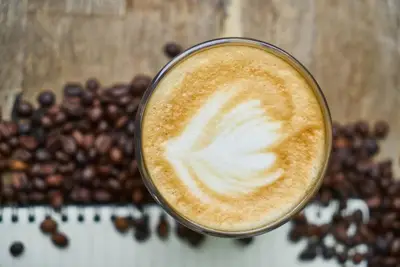 De ce prospețimea cafelei influențează gustul și aroma