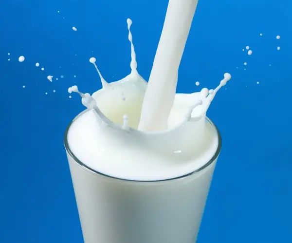 Alimente despre care credem ca ne hranesc, iar ele ne otravesc! – Laptele de vaca (I)