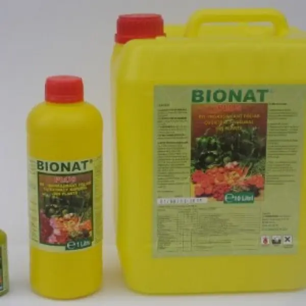 Pesticide Az.ro - Hranirea plantelor cu ingrasamant foliar