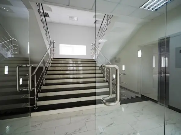 Eleganta si personalitate cu usi de sticla