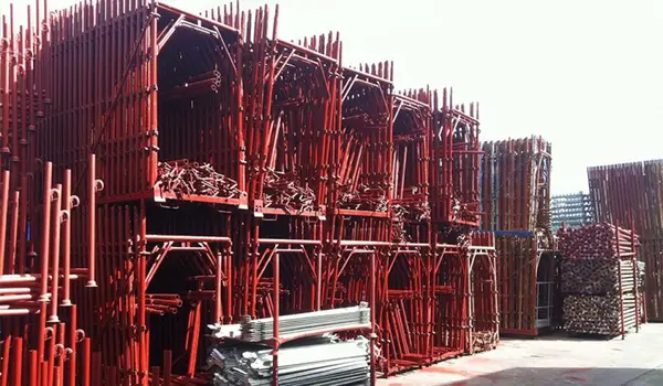 Inchirieri schele metalice – LUC INVEST - Companie recunoscuta pentru servicii avantajoase pentru proiecte productive si siguranta in functionare