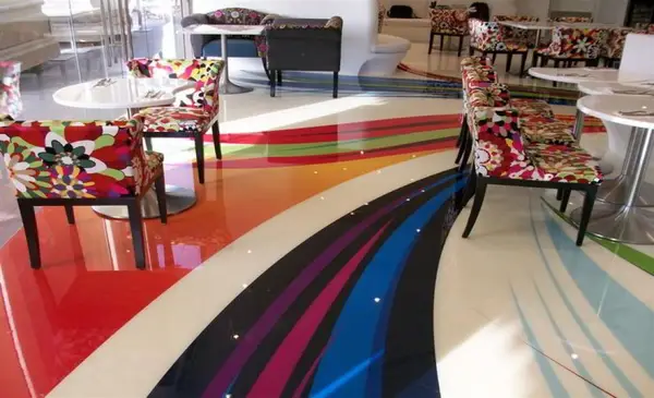 Sisteme decorative moderne oferite Milucon - Instalarea de pardoseli epoxidice decorative