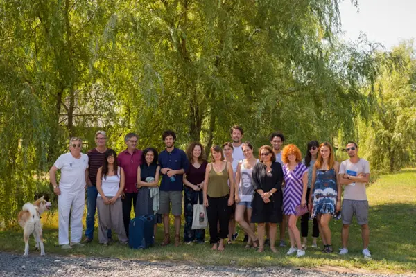 O voce miraculoasă și un copil care nu a fost niciodată la școală