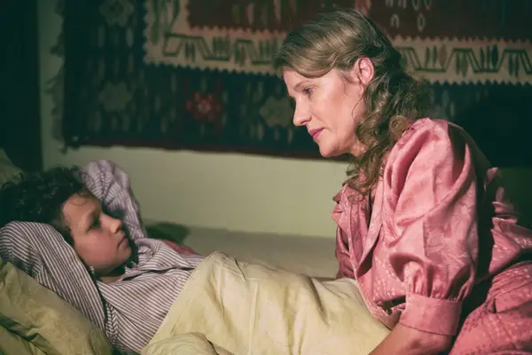 Lia Bugnar este mama lui Marcel Iureș în filmul „Octav”
