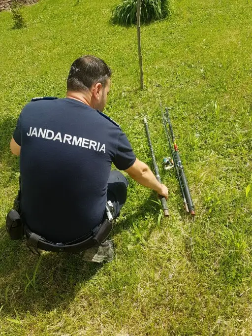 Depistați la pescuit, cu unelte interzise