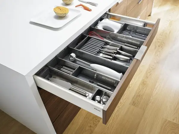 Balamale pentru usile de mobilier
