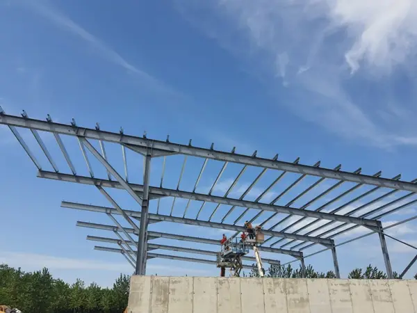 Profile C ambutisate - solutii usoare pentru structuri metalice