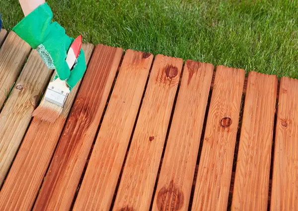 Cauti cel mai bun lac pentru lemn? Vezi TOP 5 beneficii pe care le ofera gama ZOBEL