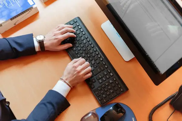 Promovați online afacerea dumneavoastră într-un mod profesionist și veți obține rezultate bune!