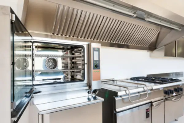 De ce mobilierul din inox este cea mai bună soluție în amenajarea unei bucătării?