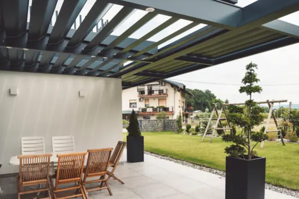 Cat de eficienta este pergola retractabila in anotimpul ploios