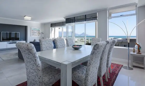 Cum alegi scaunele de dining potrivite pentru living? 4 sfaturi