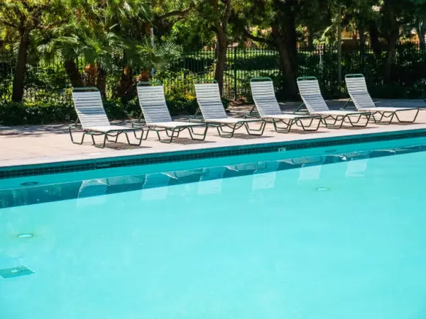 Sfaturi utile pentru intretinerea apei din piscina