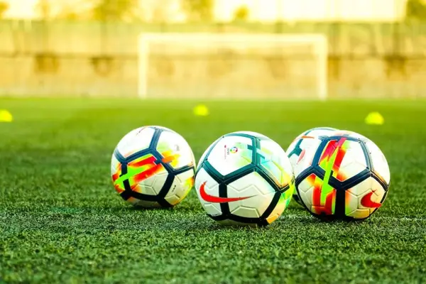 Top 5 strategii de pariere sportivă pentru fotbal: Cum să-ți mărești șansele de câștig folosind pariuri sportive