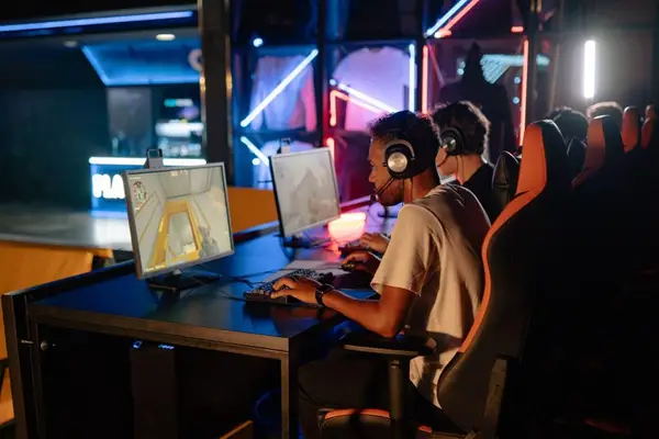 Activități recreative digitale în Arad: apariția culturii jocurilor online