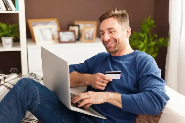 Shopping eficient: ce reduceri să urmărești la începutul verii