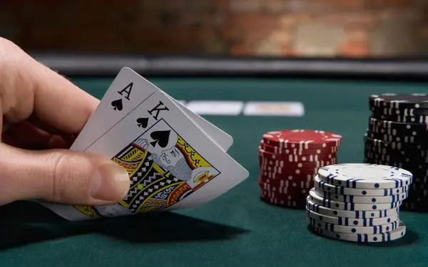 Cum să joci poker online și să-ți gestionezi corect bankroll-ul