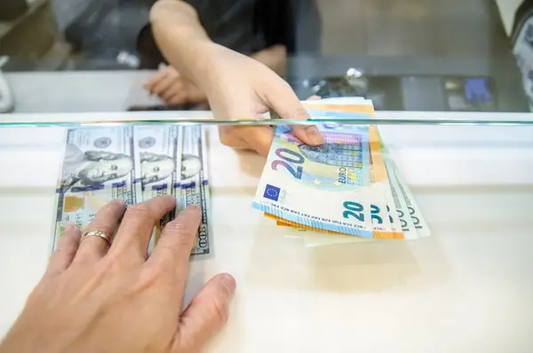 Cum să obții cel mai bun schimb valutar la banca ta