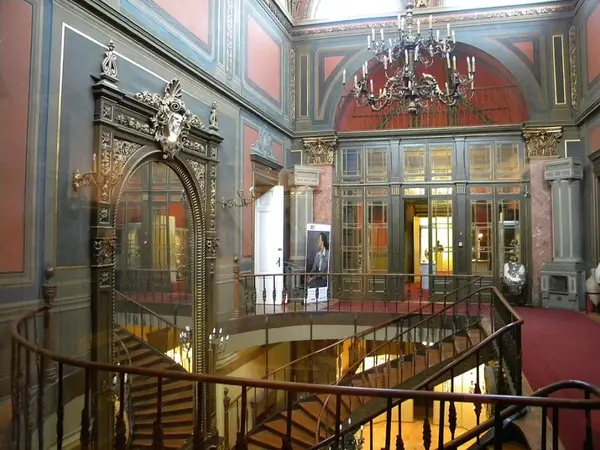 Top 5 muzee fascinante din București: destinații culturale