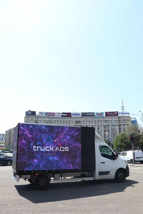 Revoluționează-ți brandul cu publicitatea luminoasă outdoor: tehnologii și avantaje