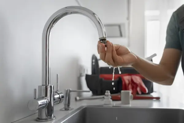 Probleme frecvente ale bateriilor pentru baie și soluții eficiente pentru remediere