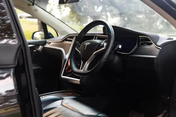 Eficiența energetică a mașinilor Tesla în viața de zi cu zi