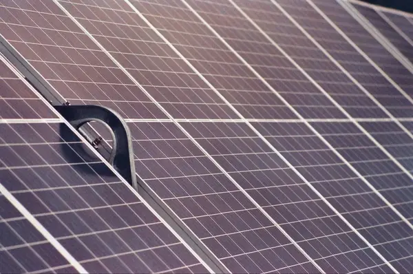 Evoluția proiectării panourilor fotovoltaice. O călătorie de la inovație la sustenabilitate