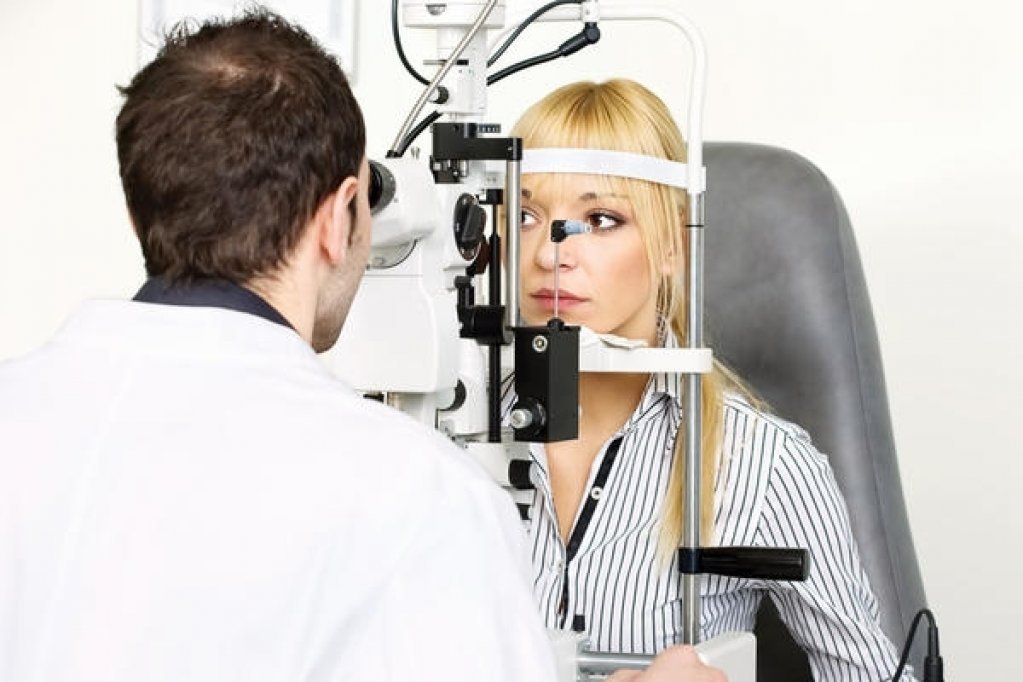 Angajam doctori oftalmologi din Arad