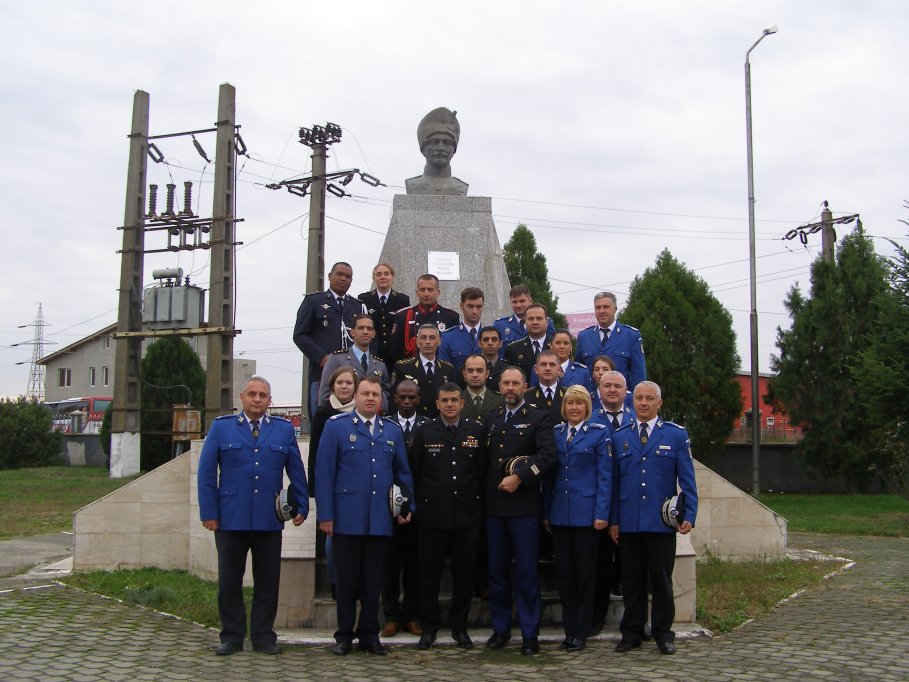 Jandarmii aradeni vizitati de ofiteri ai Cursului Superior International