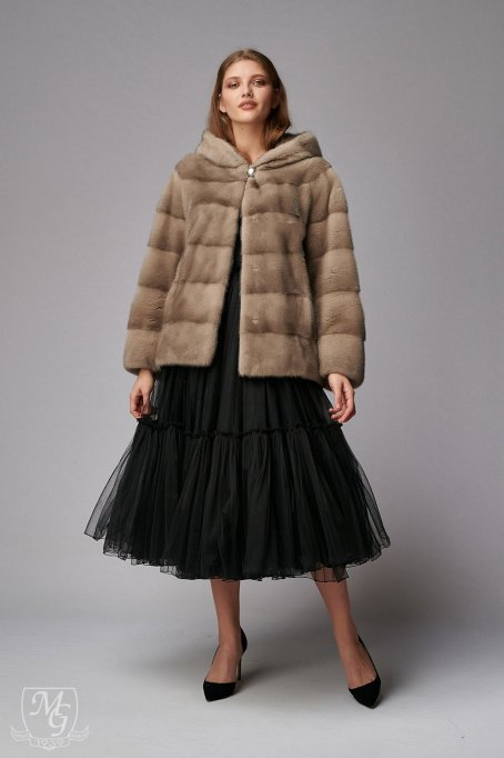 Cauti o haina de blana naturala scurta? Iata ce variante ai ca sa arati perfect!